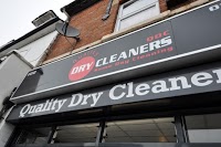 Quality Dry Cleaners 976299 Image 4